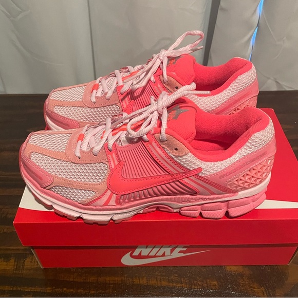 Nike Zoom Vomero 5 shoes - Picture 4 of 8